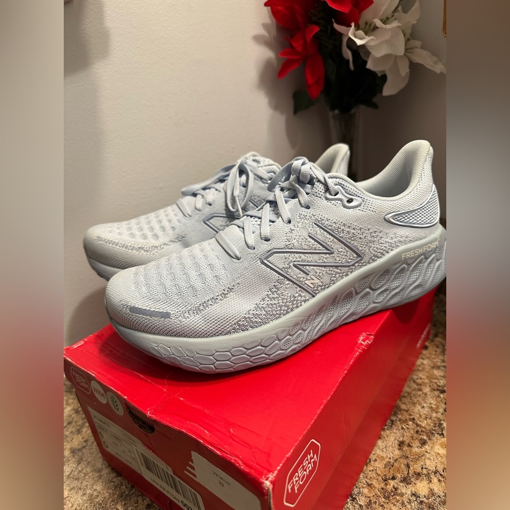 New Balance Light Gray Running Shoes - Picture 2 of 6